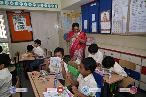 183---Std-1-to-6-Enjoying-Art-Workshop-on-78th-Independence-Day-