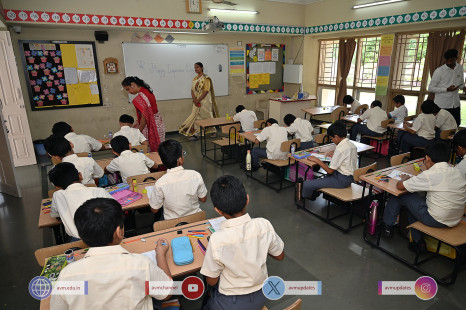 161---Std-1-to-6-Enjoying-Art-Workshop-on-78th-Independence-Day-