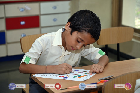 135---Std-1-to-6-Enjoying-Art-Workshop-on-78th-Independence-Day-