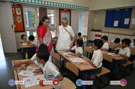 133---Std-1-to-6-Enjoying-Art-Workshop-on-78th-Independence-Day-