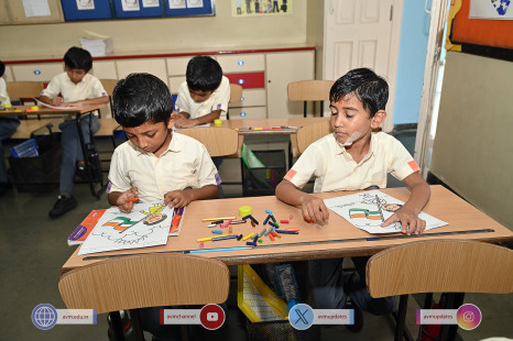 123---Std-1-to-6-Enjoying-Art-Workshop-on-78th-Independence-Day-
