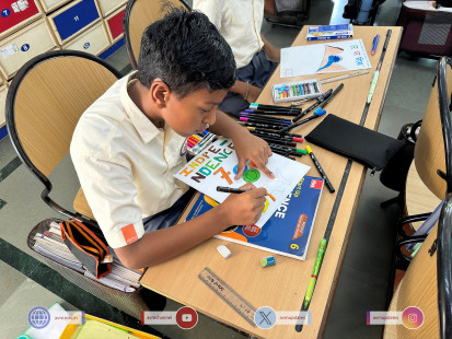 108---Std-1-to-6-Enjoying-Art-Workshop-on-78th-Independence-Day-