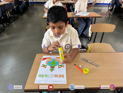 89---Std-1-to-6-Enjoying-Art-Workshop-on-78th-Independence-Day-