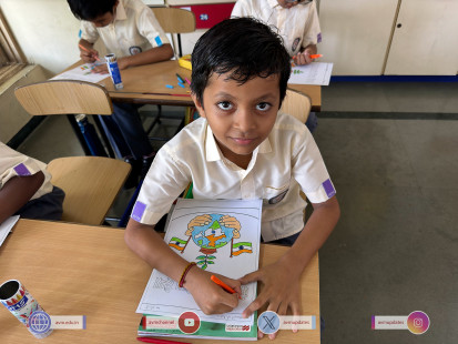 81---Std-1-to-6-Enjoying-Art-Workshop-on-78th-Independence-Day-