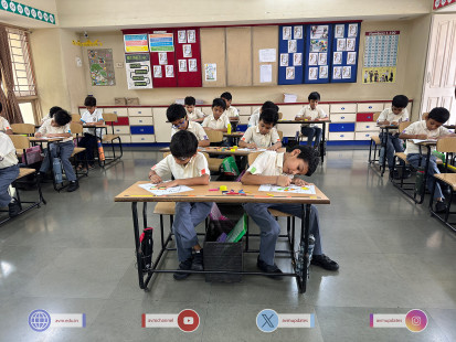 61---Std-1-to-6-Enjoying-Art-Workshop-on-78th-Independence-Day-
