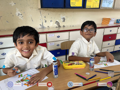 57---Std-1-to-6-Enjoying-Art-Workshop-on-78th-Independence-Day-