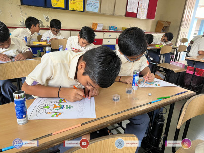 55---Std-1-to-6-Enjoying-Art-Workshop-on-78th-Independence-Day-