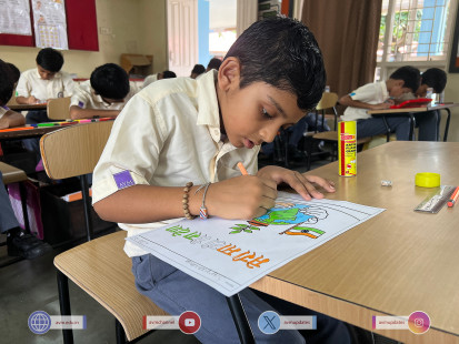 52---Std-1-to-6-Enjoying-Art-Workshop-on-78th-Independence-Day-
