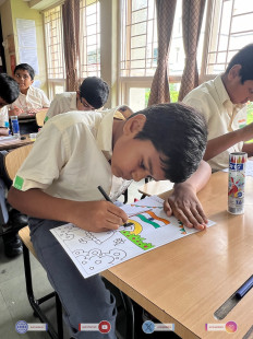 10---Std-1-to-6-Enjoying-Art-Workshop-on-78th-Independence-Day-