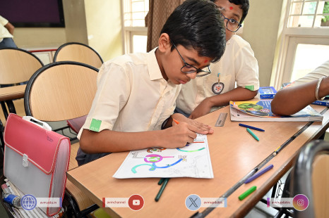 321---Std-1-to-6-Enjoying-Art-Workshop-on-78th-Independence-Day-