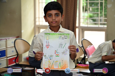 312---Std-1-to-6-Enjoying-Art-Workshop-on-78th-Independence-Day-