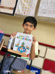 292---Std-1-to-6-Enjoying-Art-Workshop-on-78th-Independence-Day-