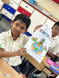284---Std-1-to-6-Enjoying-Art-Workshop-on-78th-Independence-Day-