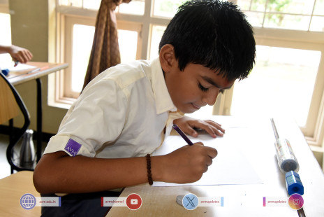 230---Std-1-to-6-Enjoying-Art-Workshop-on-78th-Independence-Day-
