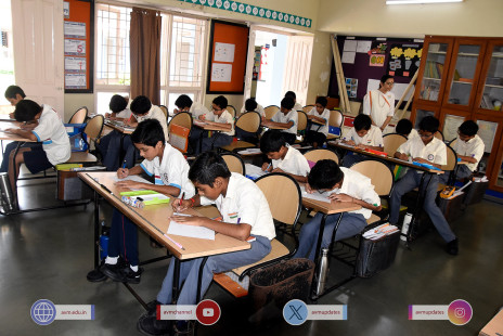 222---Std-1-to-6-Enjoying-Art-Workshop-on-78th-Independence-Day-