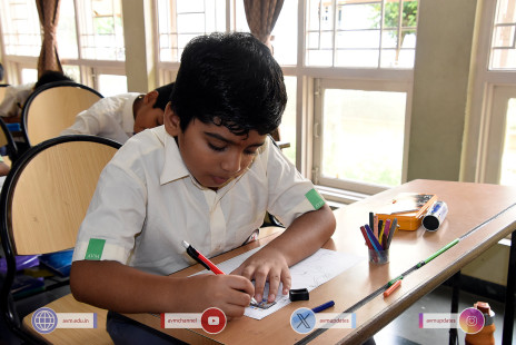 218---Std-1-to-6-Enjoying-Art-Workshop-on-78th-Independence-Day-