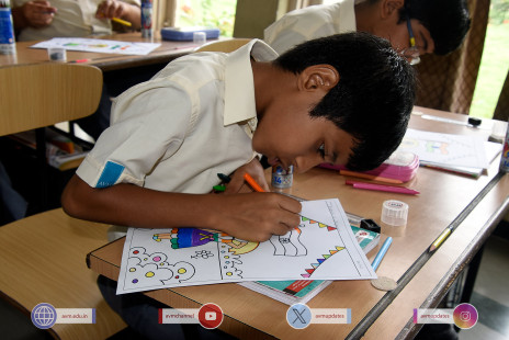 205---Std-1-to-6-Enjoying-Art-Workshop-on-78th-Independence-Day-