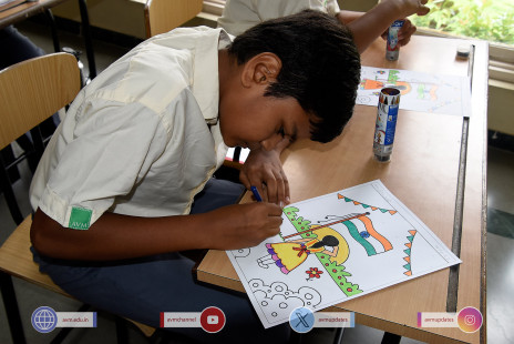 203---Std-1-to-6-Enjoying-Art-Workshop-on-78th-Independence-Day-