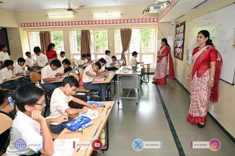 199---Std-1-to-6-Enjoying-Art-Workshop-on-78th-Independence-Day-