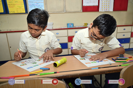 170---Std-1-to-6-Enjoying-Art-Workshop-on-78th-Independence-Day-