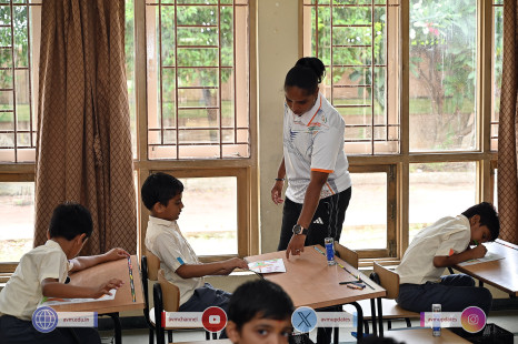 159---Std-1-to-6-Enjoying-Art-Workshop-on-78th-Independence-Day-