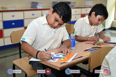155---Std-1-to-6-Enjoying-Art-Workshop-on-78th-Independence-Day-