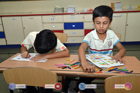 137---Std-1-to-6-Enjoying-Art-Workshop-on-78th-Independence-Day-