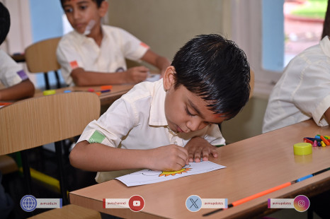 121---Std-1-to-6-Enjoying-Art-Workshop-on-78th-Independence-Day-