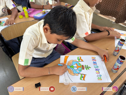 86---Std-1-to-6-Enjoying-Art-Workshop-on-78th-Independence-Day-