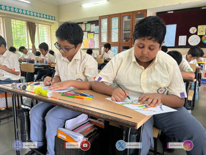 18---Std-1-to-6-Enjoying-Art-Workshop-on-78th-Independence-Day-