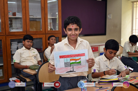309---Std-1-to-6-Enjoying-Art-Workshop-on-78th-Independence-Day-