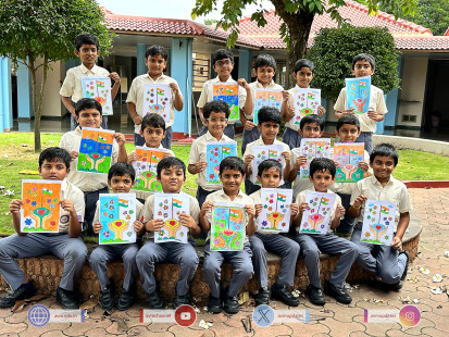 301---Std-1-to-6-Enjoying-Art-Workshop-on-78th-Independence-Day-