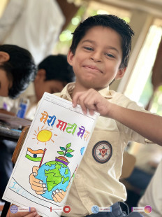 291---Std-1-to-6-Enjoying-Art-Workshop-on-78th-Independence-Day-