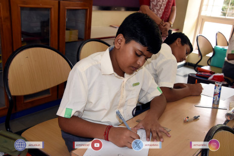 232---Std-1-to-6-Enjoying-Art-Workshop-on-78th-Independence-Day-