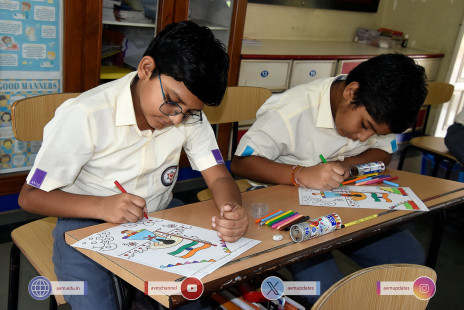 214---Std-1-to-6-Enjoying-Art-Workshop-on-78th-Independence-Day-