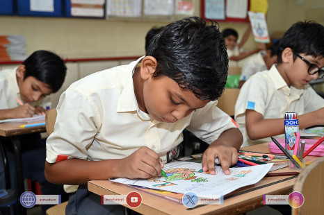 175---Std-1-to-6-Enjoying-Art-Workshop-on-78th-Independence-Day-