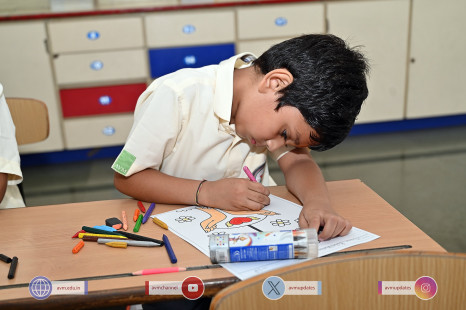 152---Std-1-to-6-Enjoying-Art-Workshop-on-78th-Independence-Day-
