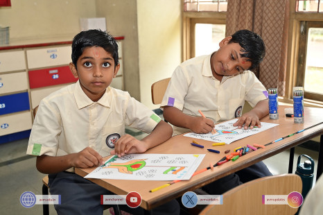 150---Std-1-to-6-Enjoying-Art-Workshop-on-78th-Independence-Day-