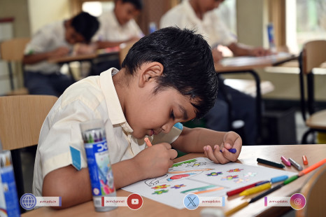 146---Std-1-to-6-Enjoying-Art-Workshop-on-78th-Independence-Day-
