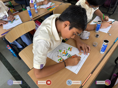 83---Std-1-to-6-Enjoying-Art-Workshop-on-78th-Independence-Day-