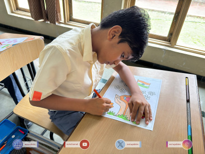 80---Std-1-to-6-Enjoying-Art-Workshop-on-78th-Independence-Day-