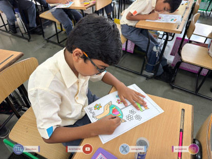 77---Std-1-to-6-Enjoying-Art-Workshop-on-78th-Independence-Day-