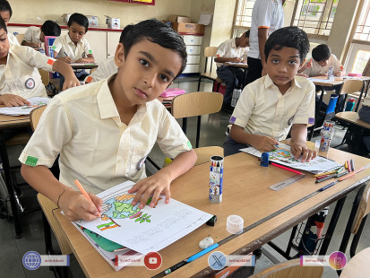 43---Std-1-to-6-Enjoying-Art-Workshop-on-78th-Independence-Day-