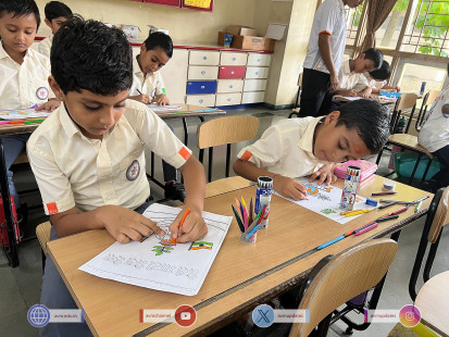 42---Std-1-to-6-Enjoying-Art-Workshop-on-78th-Independence-Day-