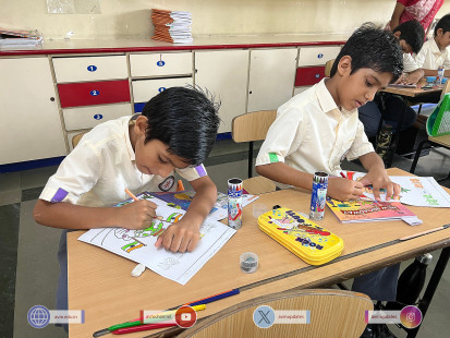 38---Std-1-to-6-Enjoying-Art-Workshop-on-78th-Independence-Day-