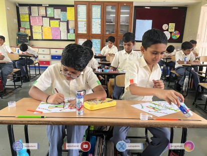 26---Std-1-to-6-Enjoying-Art-Workshop-on-78th-Independence-Day-