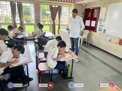 2---Std-1-to-6-Enjoying-Art-Workshop-on-78th-Independence-Day-